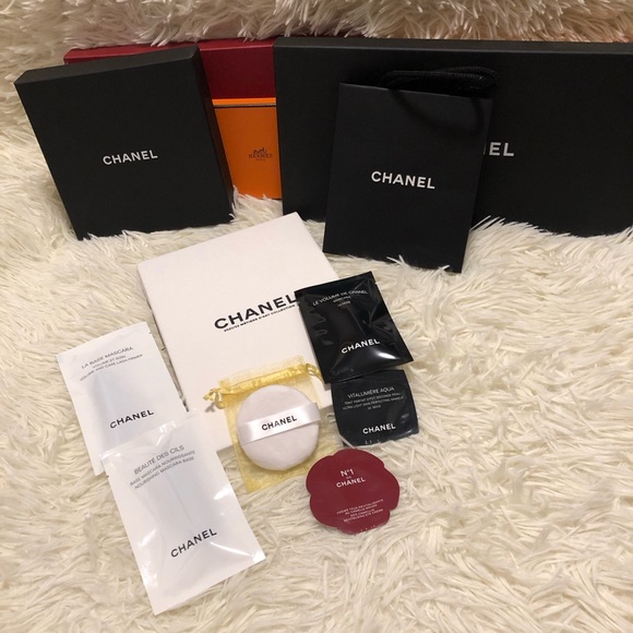 Chanel Makeup Puff Multiple Usage (Free Chanel Paper Bag) - Picture 5 of 9